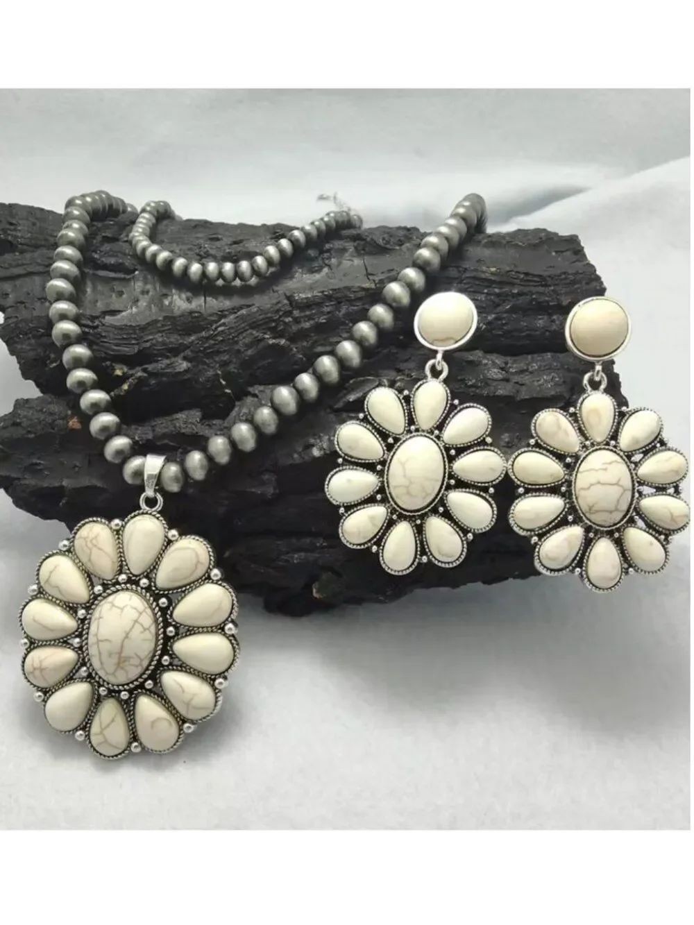 NWT Western Blossom Squash Ivory Faux Turquoise Burnished Steel Color Beads